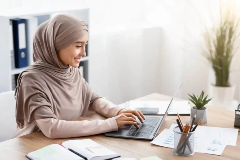 تساهم كتابة المحتوى في توضيح رسالة مشروعك، وبناء الثقة مع الجمهور، وجذب العملاء، وتعزيز نجاحك بشكل مُستمر.